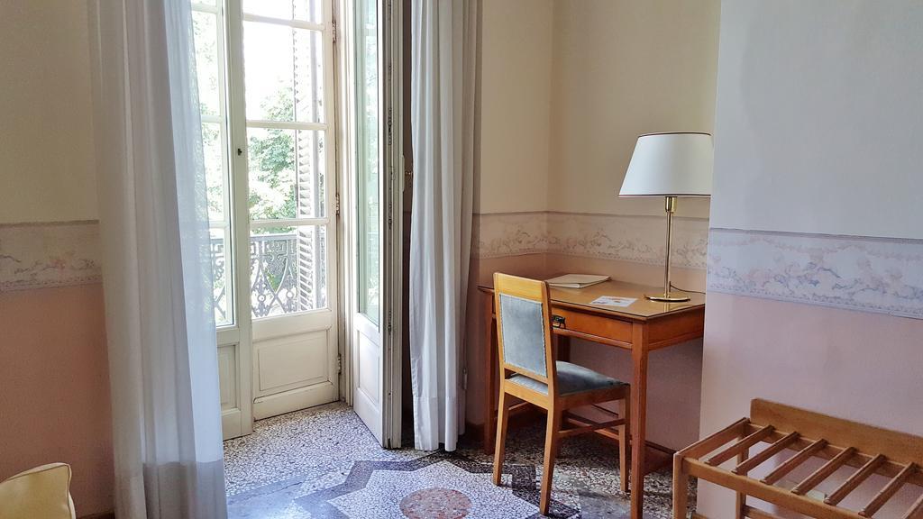Roma E Rocca Cavour 3*