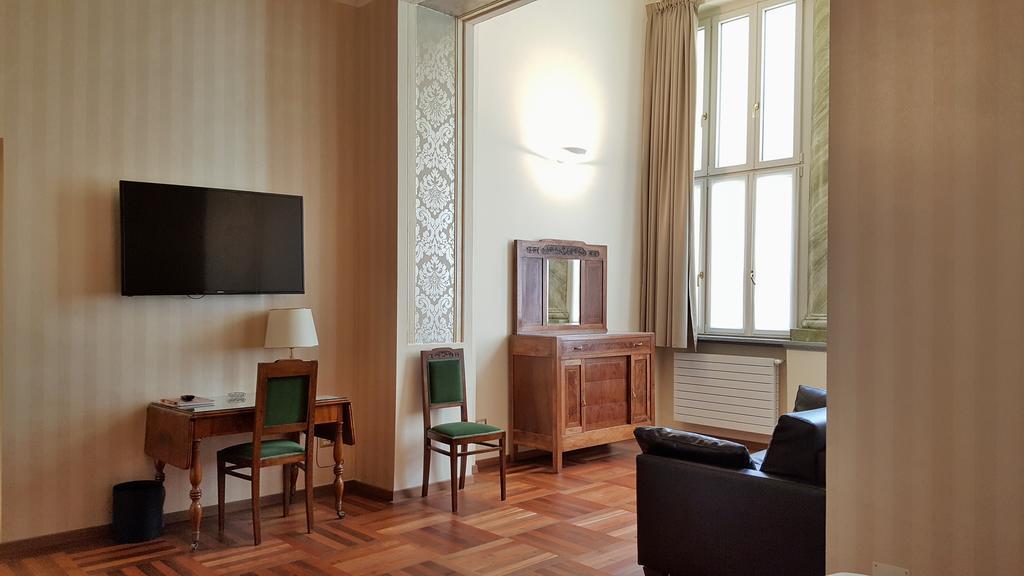 Roma E Rocca Cavour 3*