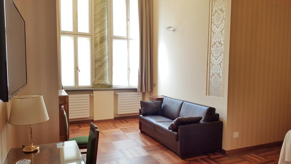 Roma E Rocca Cavour 3*